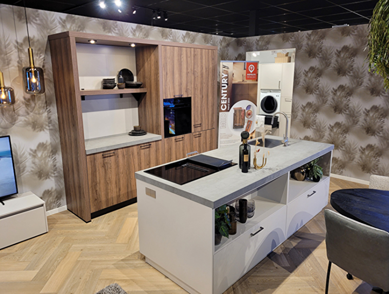 Showroomkeuken - Eilandkeuken met kastenwand - Amersfoort 01