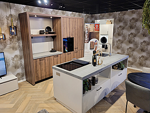 Showroomkeuken - Eilandkeuken met kastenwand - Amersfoort 01