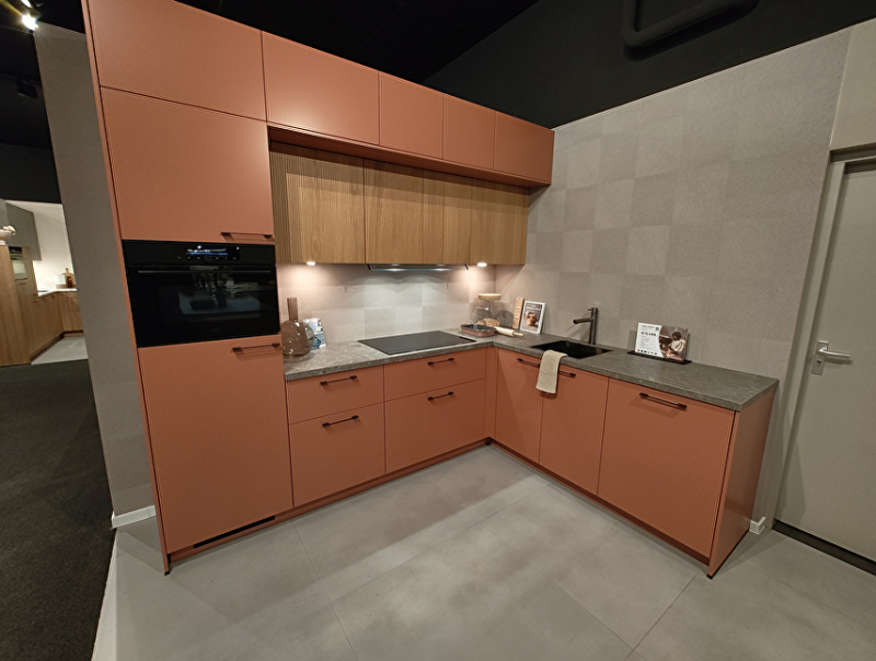 Showroomkeuken Amersfoort - Cerezo NCS Richard eiken - 01