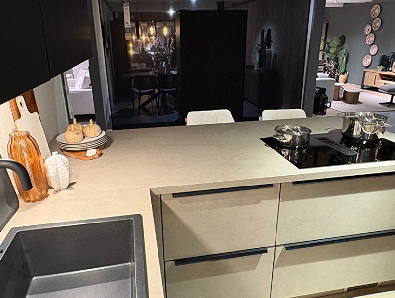 2811_sk-showroomkeukens-855x645-0000s-0000s-0001-showroomkeuken-maron-superkeukens-koch-0001-koch2