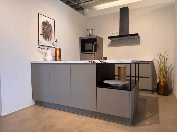 Showroomkeuken Ariane | kookeiland | 233x96+227 | compleet