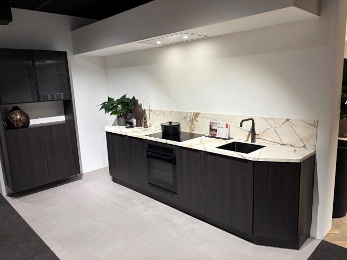showroomkeuken Ensor Espresso eiken Verticaal 40% korting